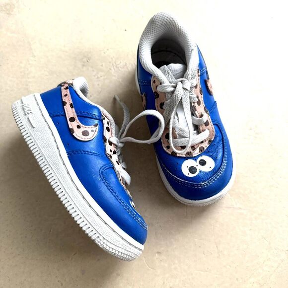 Nike Cookie Monster Shoes Custom Painted sz Toddler 7c Air Force 1 Sesame Street - Picture 1 of 10